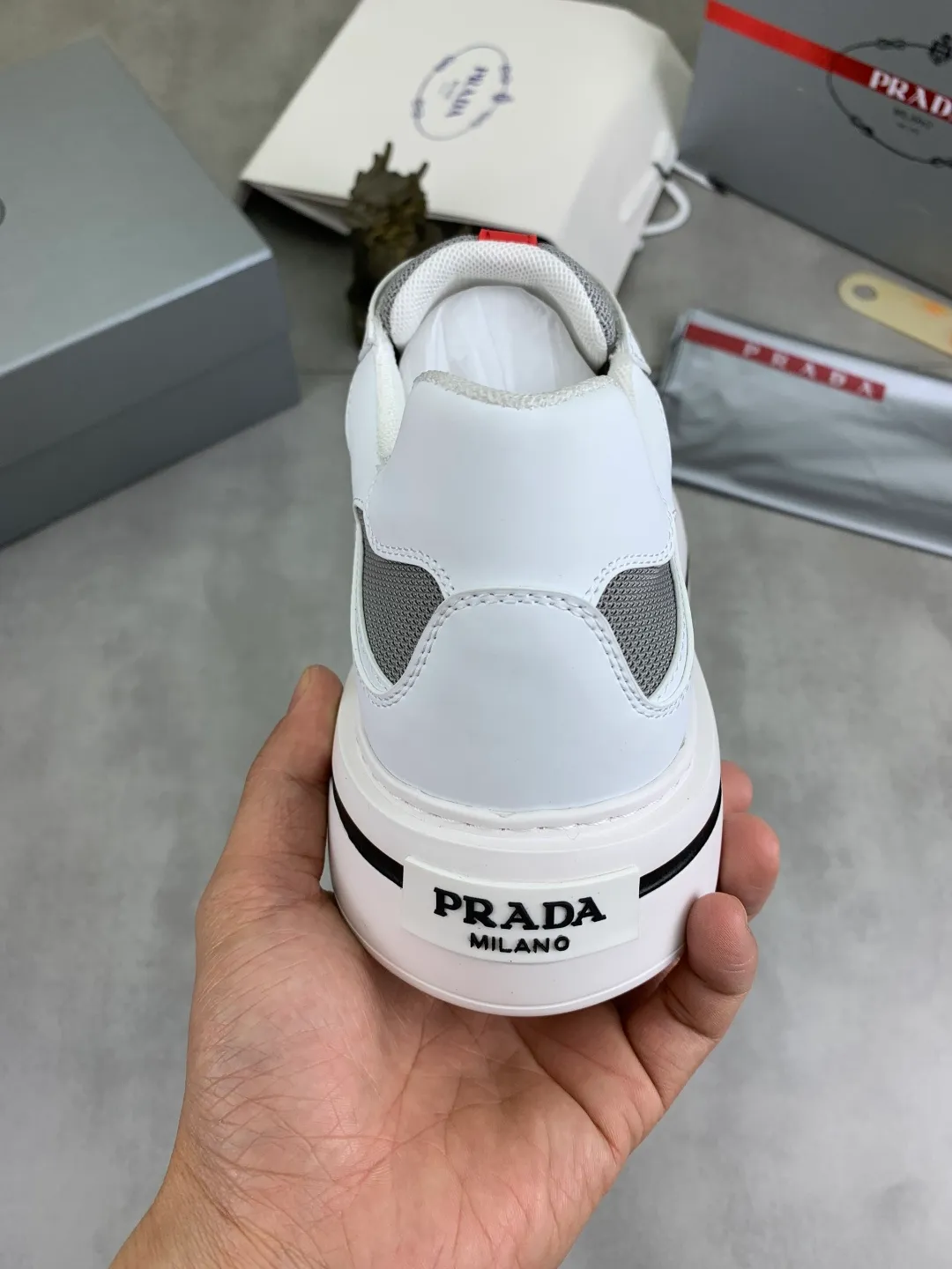 Men's shoes 💰P580💰 [New model] popular models are on the official website, 🆘 Trendy brand (Prada) mainly promotes popular models, avant-garde and versatile fashionable men's shoes private version mold opening, cowhide surface splicing 1:1 replica... fashionable and simple, original imported cowhide lining cowhide feet; the atmosphere and personality are more fashionable, eye-catching and pursuing class. It will subvert the old idea and be a must-have for fashion trendsetters with you! Must keep it for yourself! Tall and comfortable, large and low, high-end quality workmanship. Size: 38-45 3⃣️colors available.
